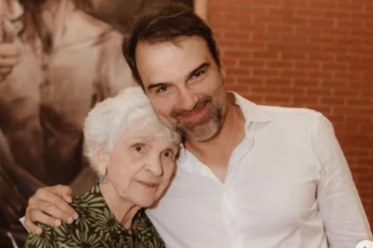 Mãe do apresentador Tadeu Schmidt morre aos 92 anos