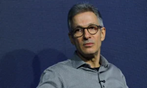 ‘Quem votar no Flávio provavelmente vai entregar eleição a Lula’, diz Zema