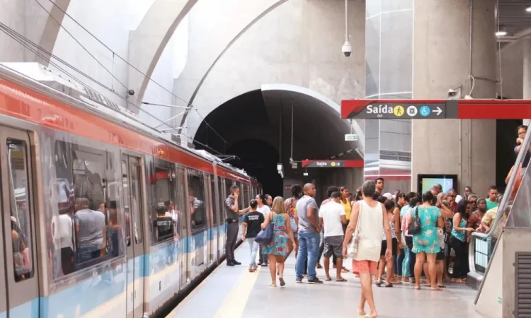 Adolescente relata estupro em banheiro do metrô de Salvador