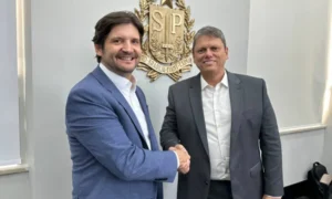 Tarcísio se antecipa e confirma André do Prado como pré-candidato ao Senado por SP