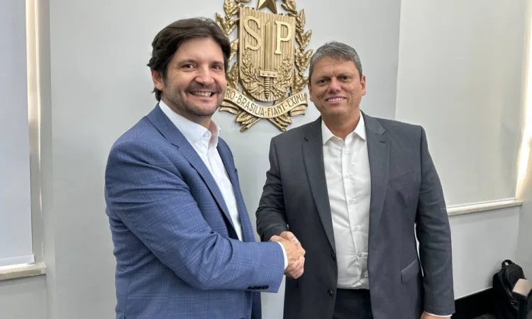 Tarcísio se antecipa e confirma André do Prado como pré-candidato ao Senado por SP