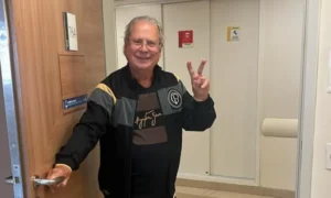 Zé Dirceu recebe alta de hospital após ser internado com linfoma