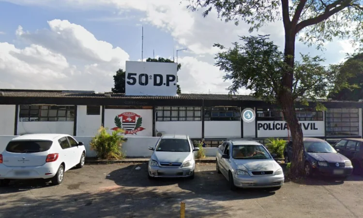 Avó e madrasta do menino de 11 anos achado morto e acorrentado são presas