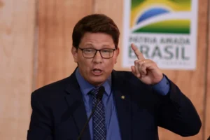 STF tenta intimar Mario Frias há um mês por emenda para filme sobre Bolsonaro