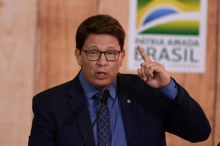 STF tenta intimar Mario Frias há um mês por emenda para filme sobre Bolsonaro