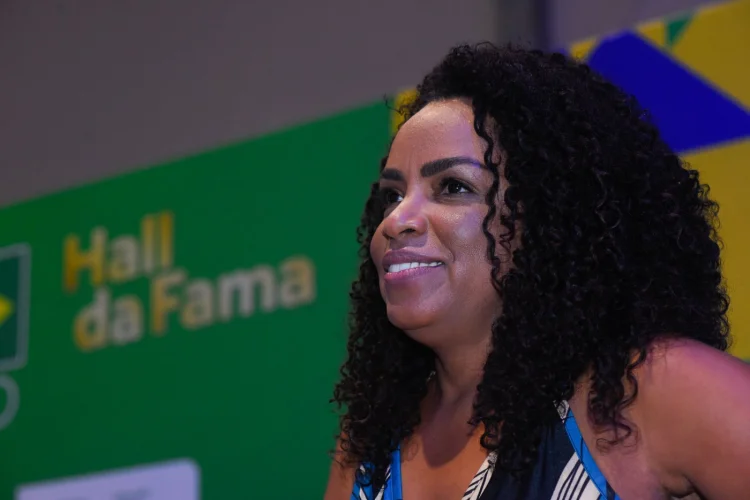 Fofão é anunciada como nova auxiliar técnica de Zé Roberto na seleção feminina de vôlei