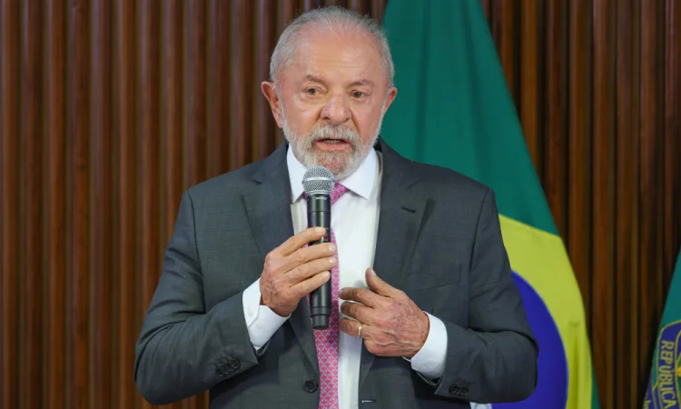 Lula revoga ‘taxa das blusinhas’