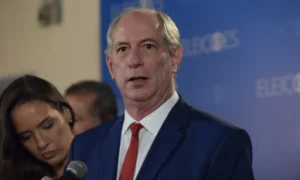 Ciro Gomes manda ‘prender’ apoiador ao confundir gesto com símbolo do CV; veja vídeo