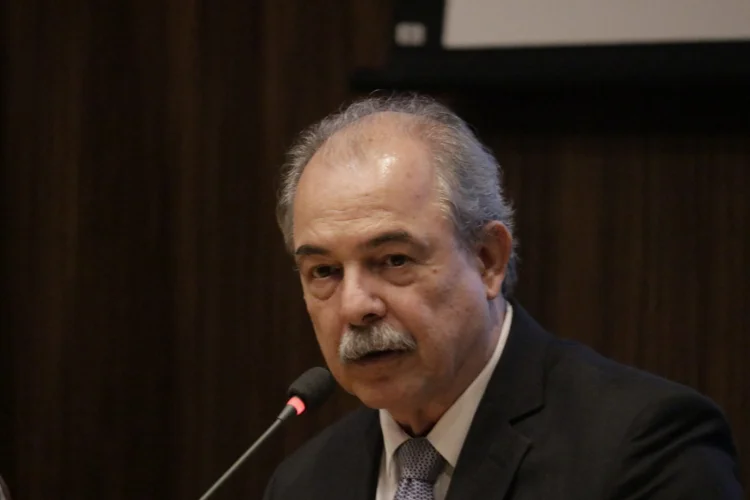 Mercadante diz que casos como o do Banco Master têm impacto relevante sobre a Selic