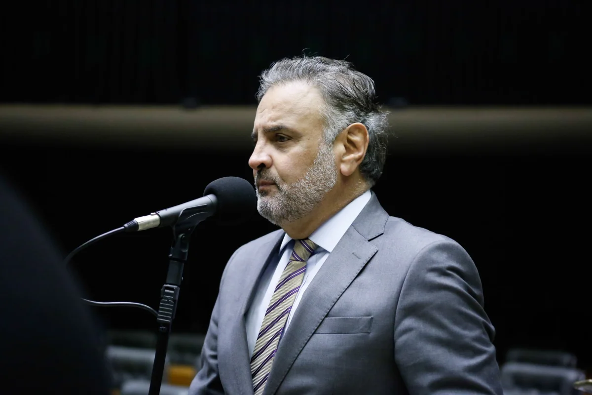 PSDB de SP anuncia apoio à pré-candidatura de Aécio Neves como presidente da República