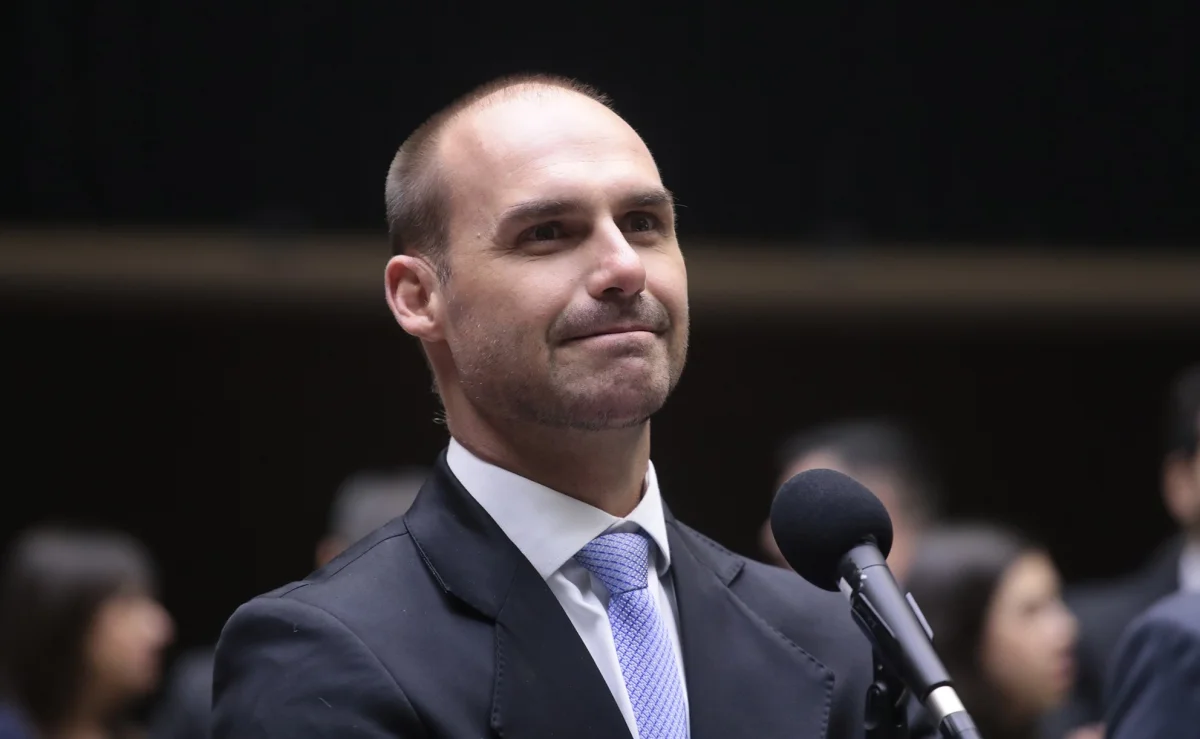 Eduardo Bolsonaro nega ter recebido dinheiro de fundo ligado a Vorcaro e diz que status migratório nos EUA 'não permitiria'