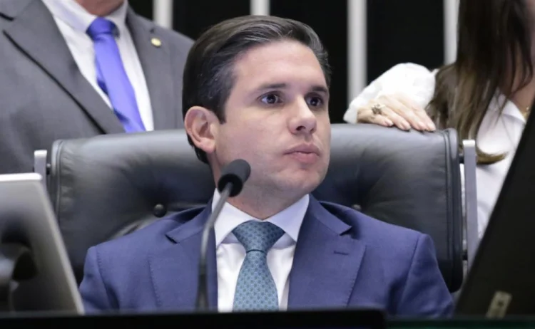 Fim da escala 6×1 é compromisso da Câmara com os trabalhadores, diz Motta