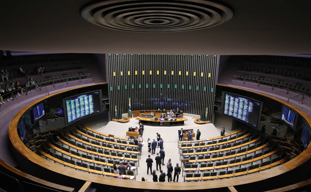 Comissão da Câmara debate proposta de fim da escala 6x1 a partir das 17h