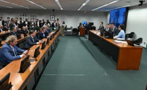 Relator da escala 6×1 prevê apresentar parecer em 20 de maio e votar no dia 26