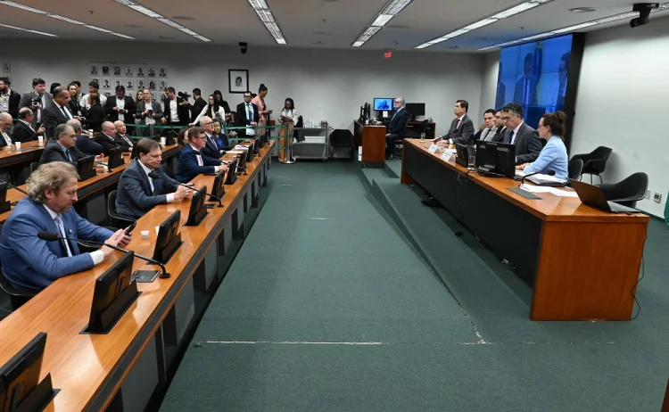 Relator da escala 6×1 prevê apresentar parecer em 20 de maio e votar no dia 26