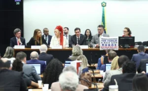 Fim da escala 6×1: comissão especial da Câmara vota parecer sobre PEC nesta quarta-feira