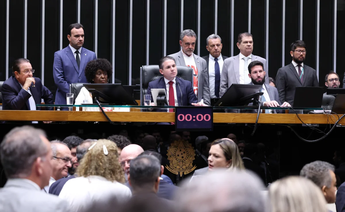 ASSISTA: Câmara aprova a PEC que acaba com a escala 6x1 e reduz a jornada de trabalho