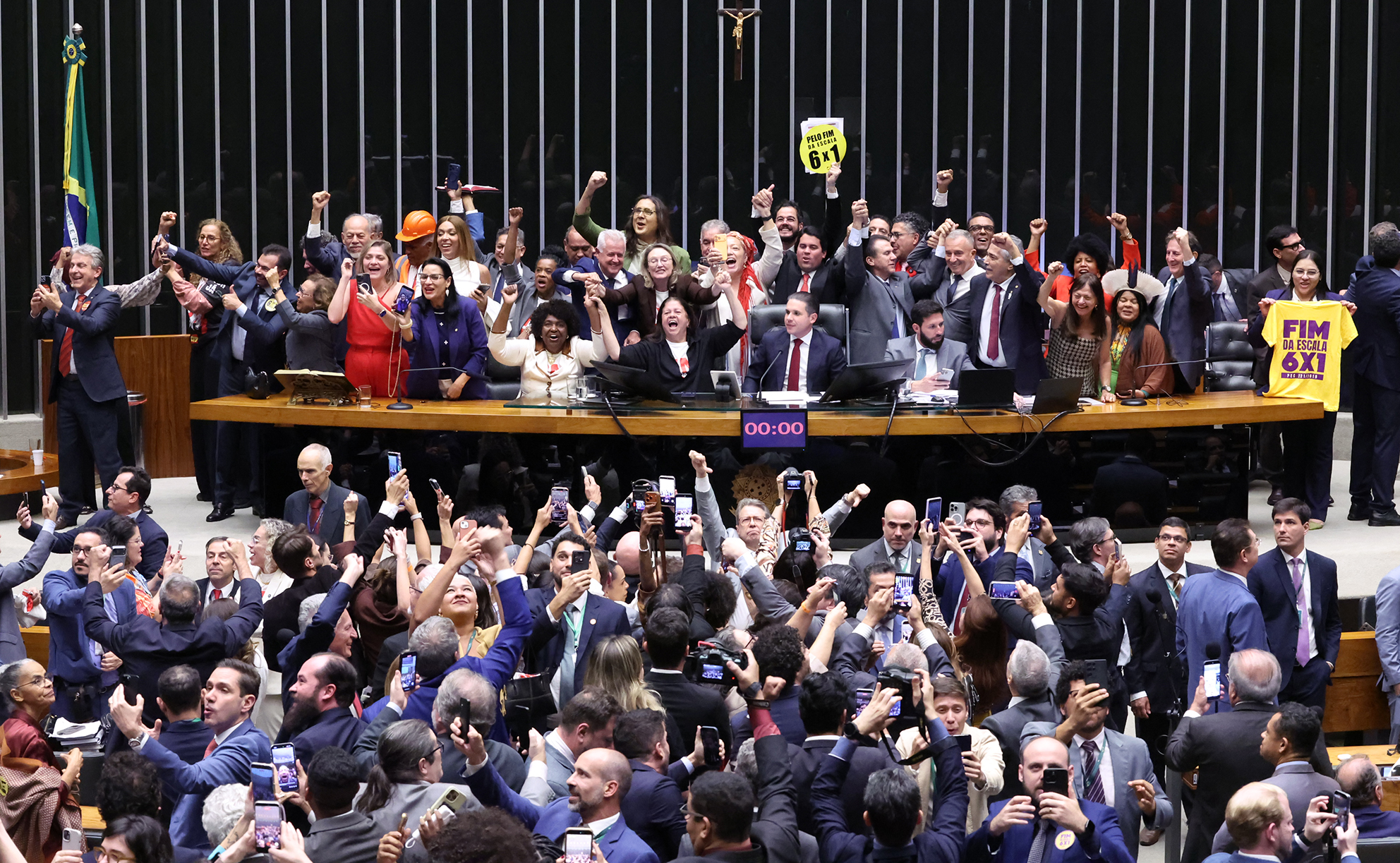 Fim da escala 6x1: o acordo político e o futuro da proposta - O Assunto #1731