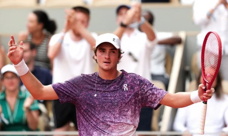 João Fonseca enfrentará norueguês Casper Ruud nas oitavas de final em Roland Garros