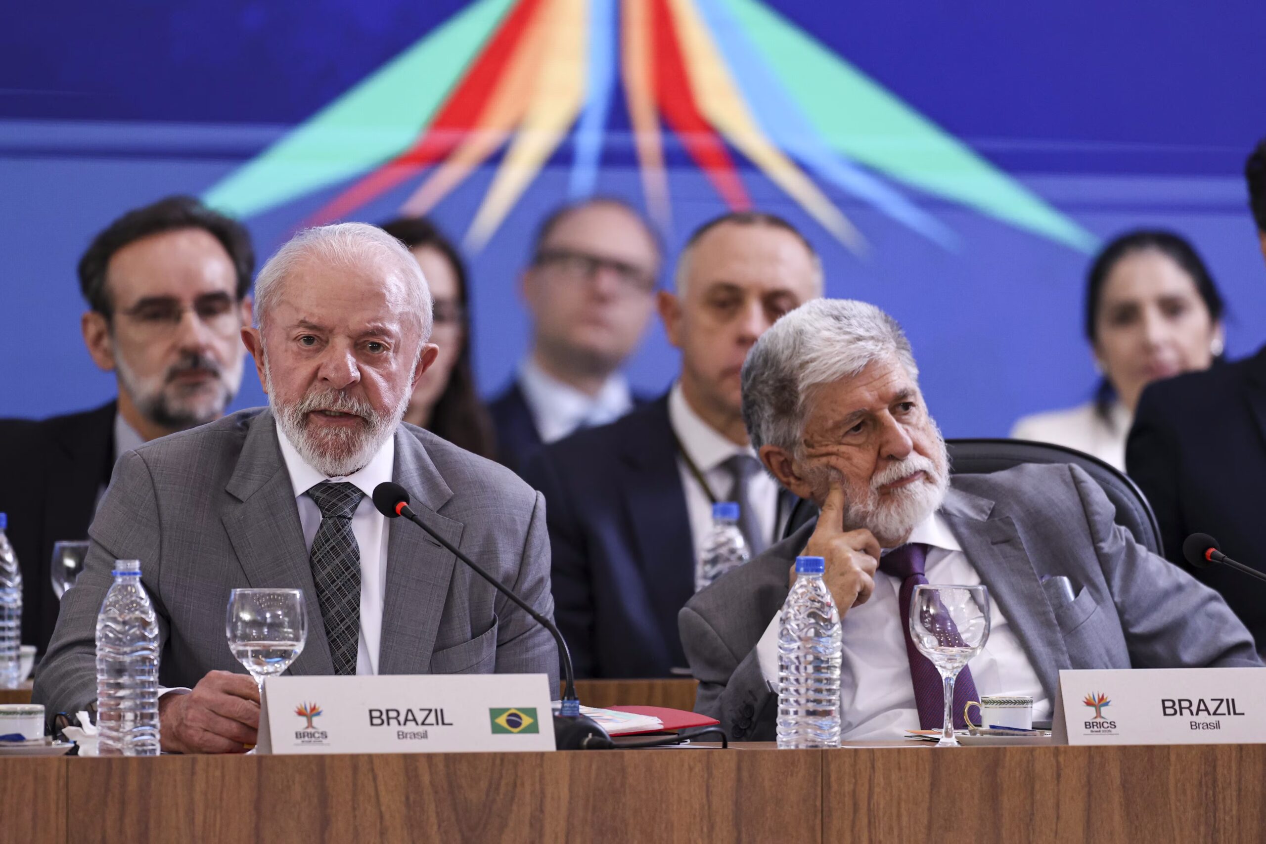 Assessor de Lula diz que segurança é tema 'nacional' e que 'pretexto para intervenção é inaceitável'