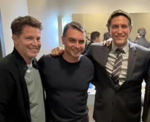De não haver um 'único centavo' de Vorcaro ao 'Deus te abençoe meu brother': veja as contradições de Mário Frias sobre o filme de Bolsonaro