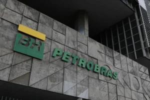Ministro da Fazenda diz que reavaliar constantemente os preços de combustíveis é tarefa da Petrobras, não do governo