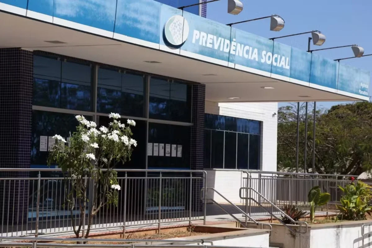 PF apreende R$ 287 mil em dinheiro vivo dentro de sacos de lixo na casa de servidor do INSS