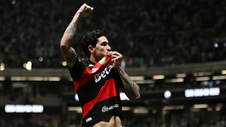 Com gol de Pedro, Flamengo vence Estudiantes e vai às oitavas da Libertadores