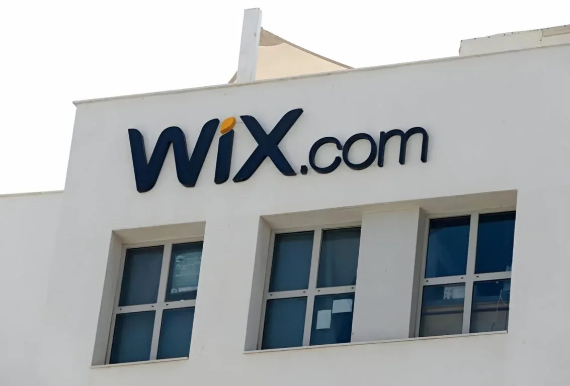Wix anuncia demissão de mil funcionários e apostará em IA para substituir equipes humanas