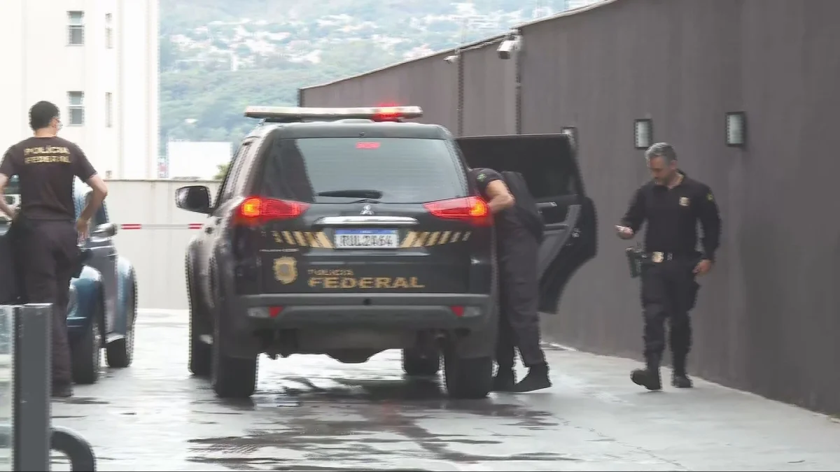 Trocas de mensagens apontam que agente da PF se oferecia para prestar serviços a grupo de Vorcaro