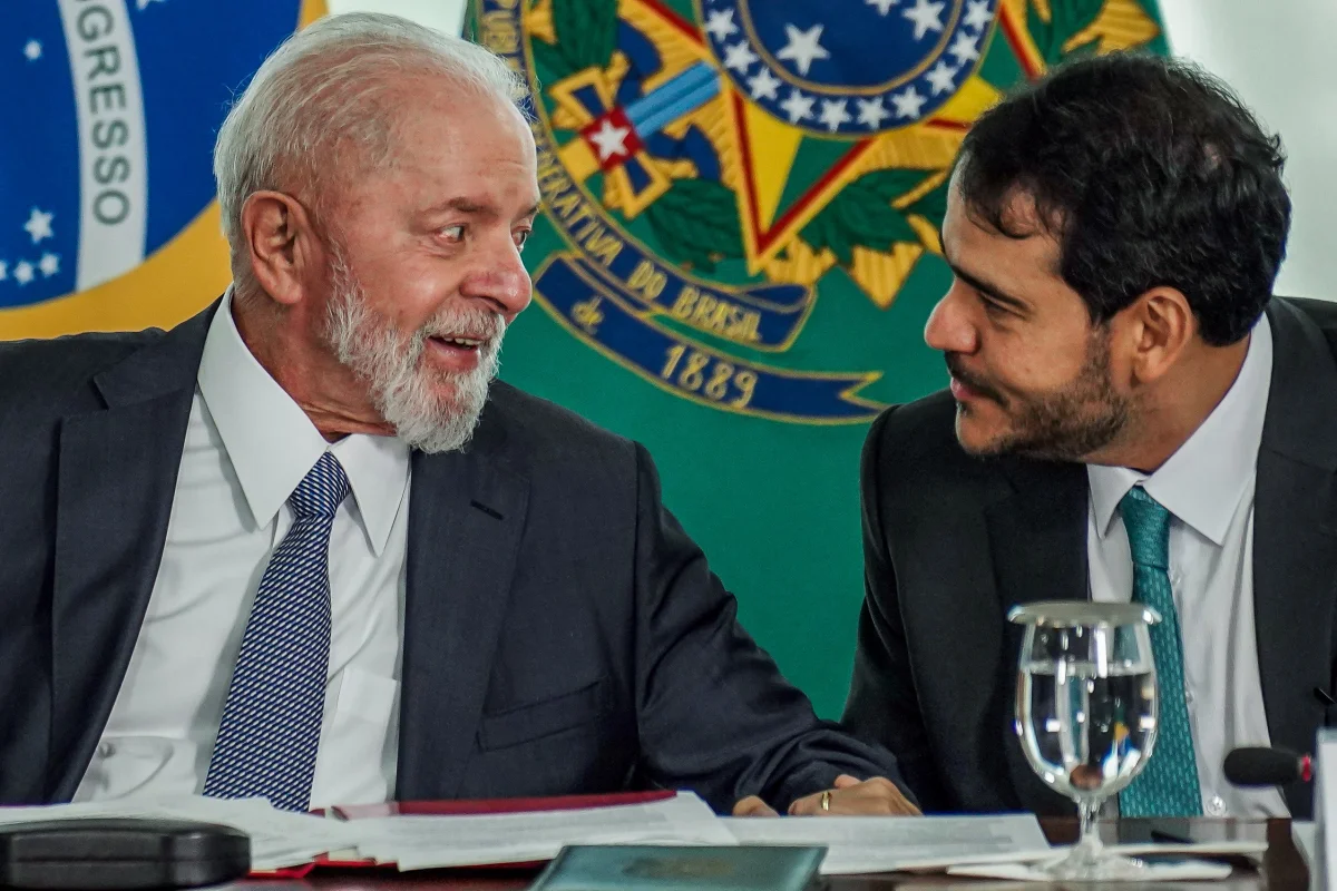 Mesmo de férias, Jorge Messias acompanha Lula em agendas após presidente sinalizar reenvio de seu nome ao STF