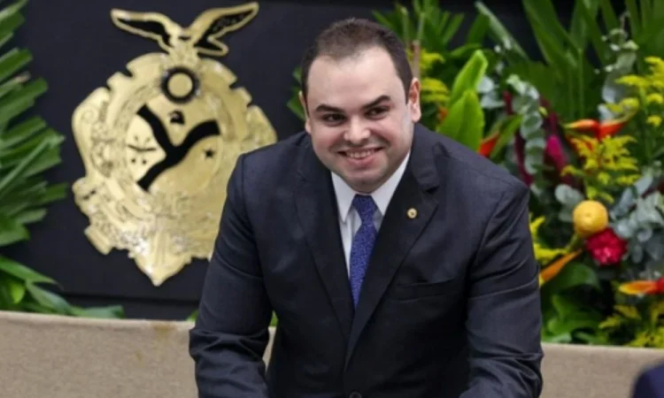 Roberto Cidade é empossado governador do Amazonas após ser eleito em eleições indiretas 