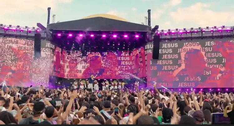 Marcha para Jesus reúne milhares de fiéis no centro do Rio