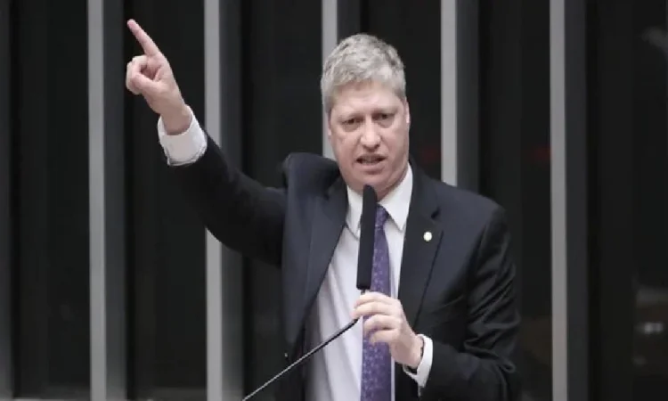 Van Hattem diz que Múcio pediu desculpas para ele após discussão com general