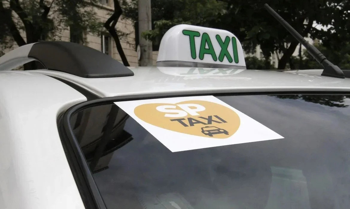 Lula anuncia R$ 30 bilhões em crédito para motoristas de aplicativo e taxistas