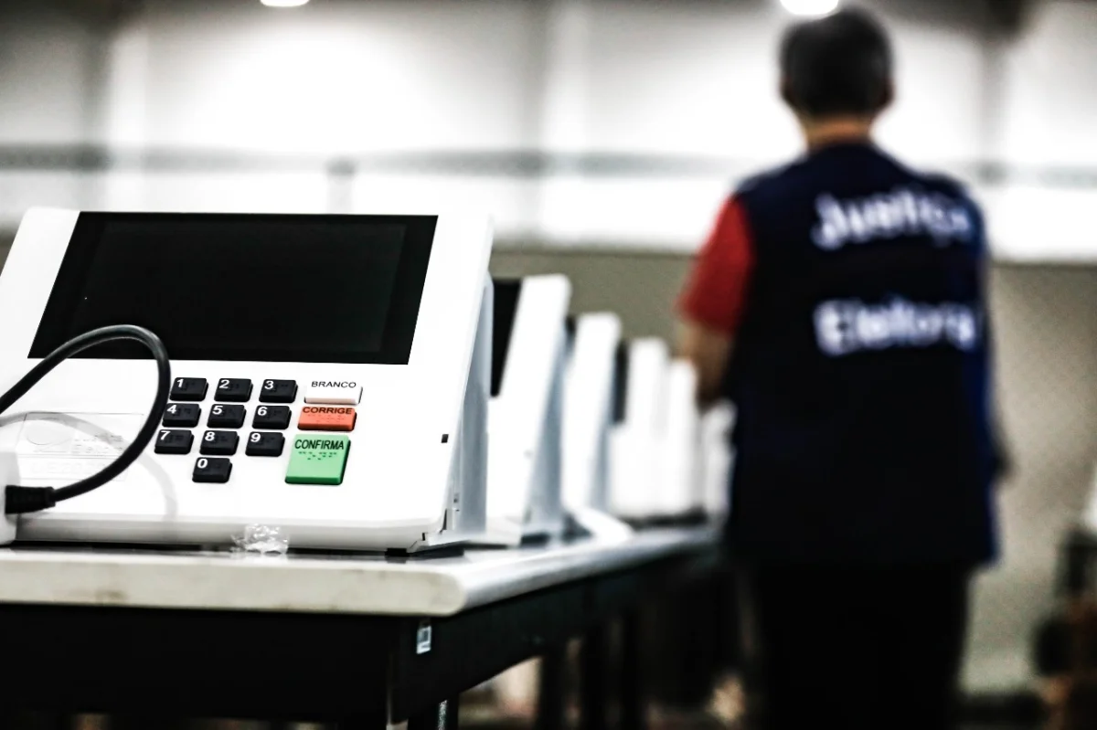 Eleitor tem até quarta-feira (6) para tirar título e votar em outubro