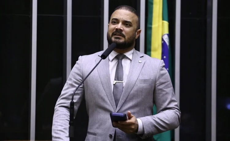 Faltam 8 assinaturas para PEC que abre exceção à maioridade penal para crimes hediondos