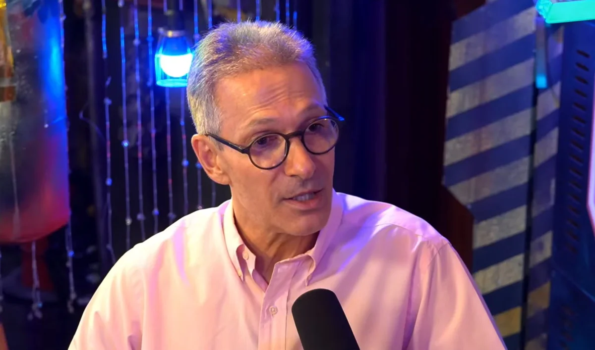 Zema critica Flávio Bolsonaro: 'Ouvir você cobrando dinheiro do Vorcaro é imperdoável'
