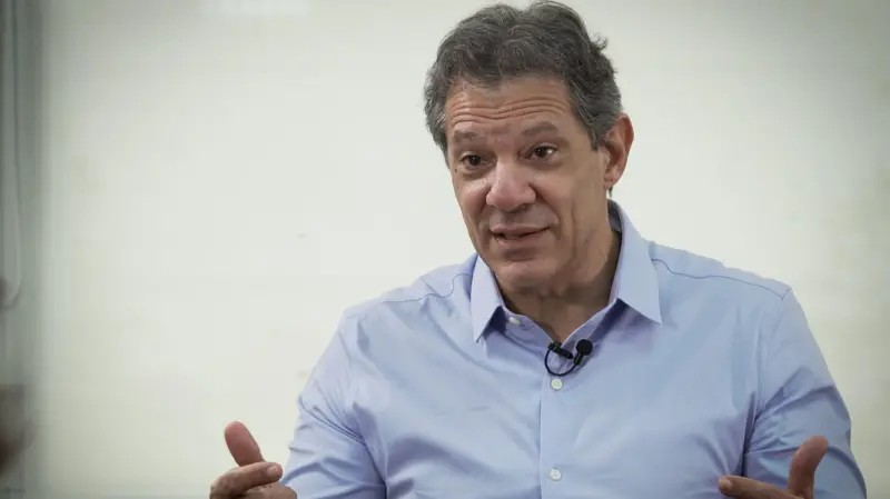 Haddad defende a 'taxa das blusinhas' mesmo após recuo de Lula: 'Eu não mudei de opinião'