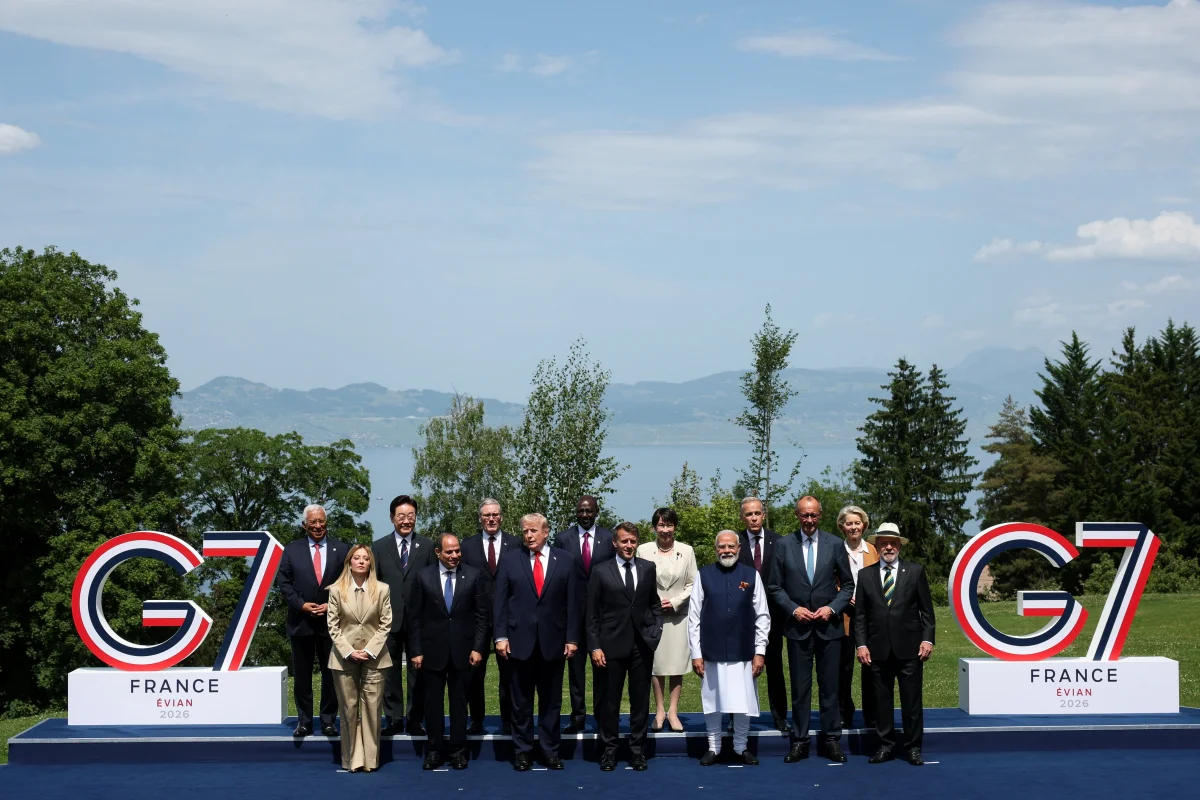 Lula e Trump posam juntos na foto oficial do G7, mas não se cumprimentam após registro