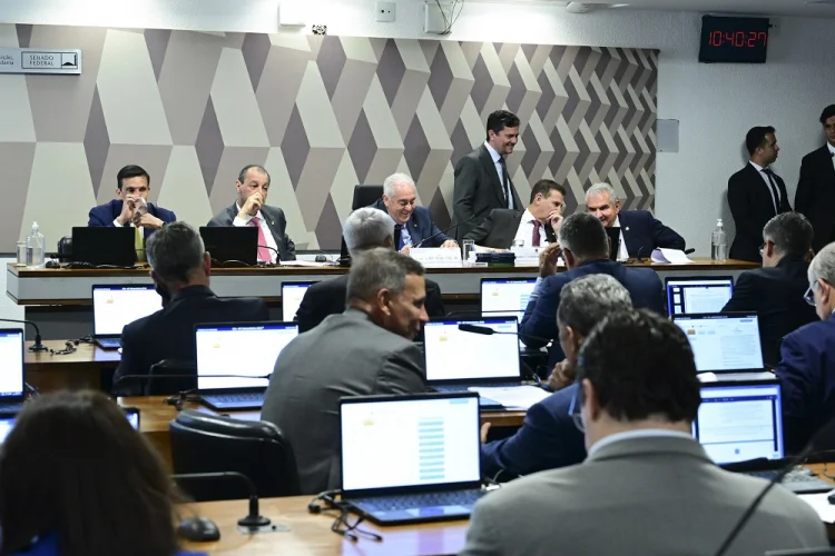 CCJ dá aval à reestruturação da AGU e projeto que concentra poder vai ao plenário