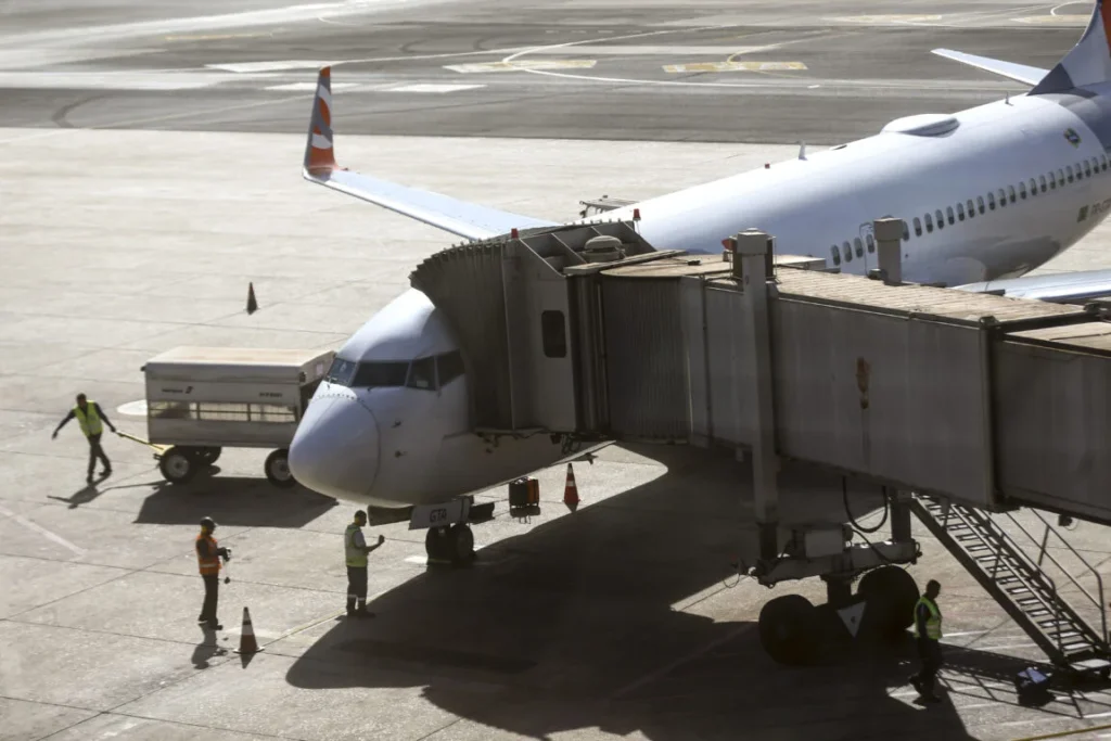 Iata diz que América Latina paga quase o dobro de impostos na aviação que América do Norte