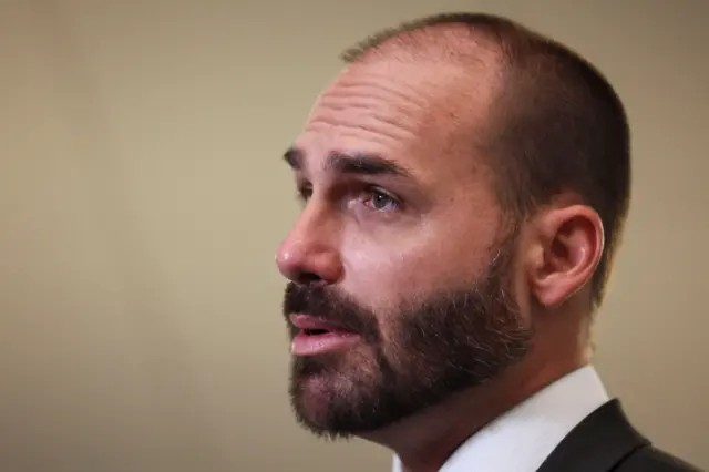 Eduardo Bolsonaro sugere 'rompimento geral' com Novo após Zema criticar Flávio por relação com Vorcaro