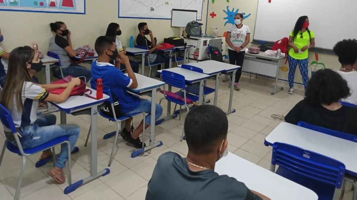 Alex Redano solicita construção de quadra de areia e pista de corrida para escola no Distrito de Calama Alex Redano solicita construção de quadra de areia e pista de corrida para escola no Distrito de Calama