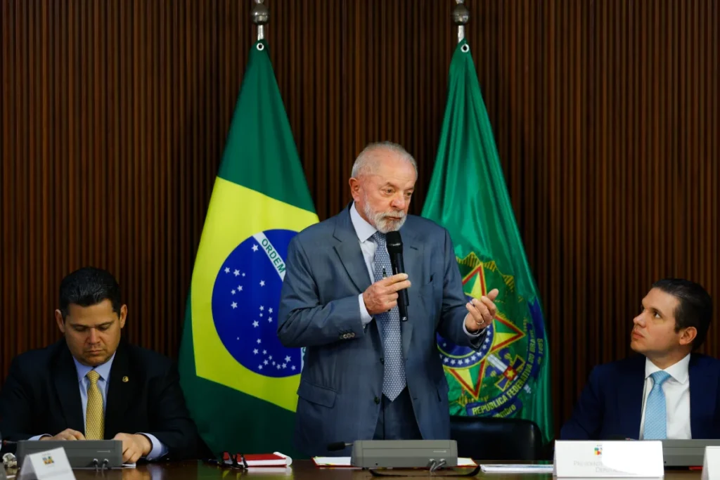 Sucessão do Congresso e disputa eleitoral deixam Motta e Alcolumbre em lados opostos em votações