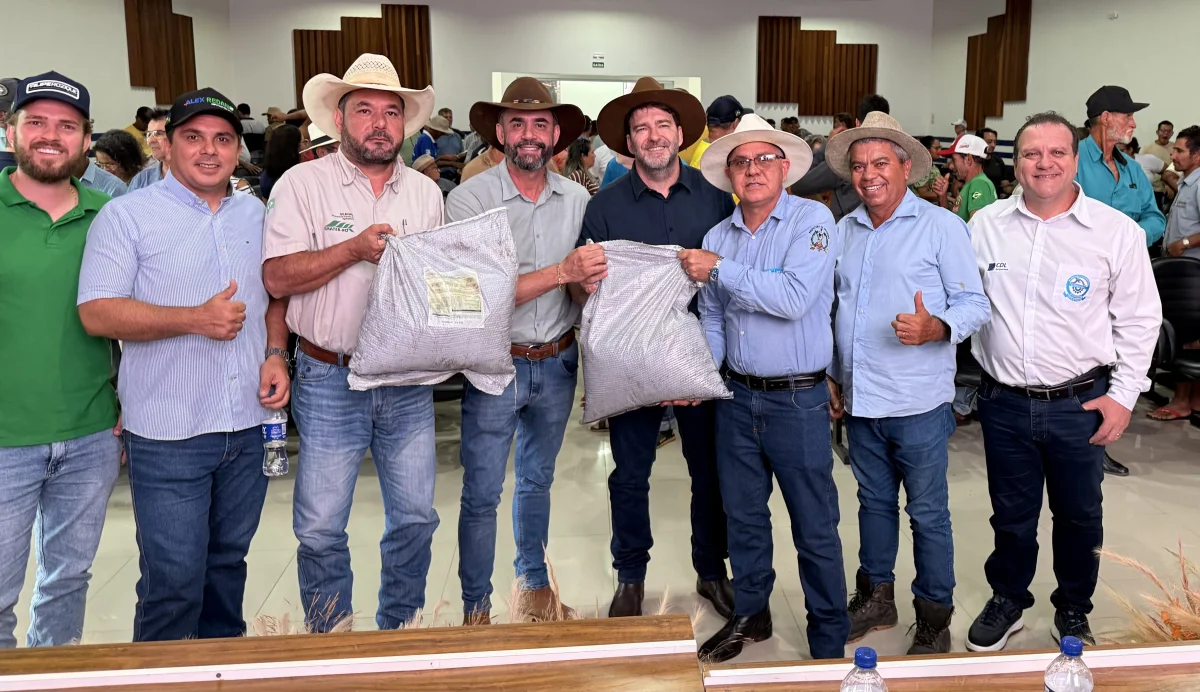 Deputado Alex Redano acompanha entrega de 11 toneladas de condicionadores de solo para produtores rurais de Ariquemes Deputado Alex Redano acompanha entrega de 11 toneladas de condicionadores de solo para produtores rurais de Ariquemes