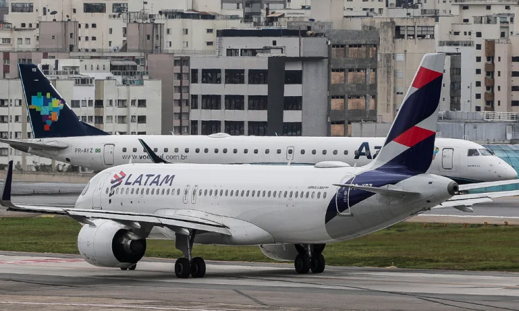 Passageira morre após cair de escada de avião no aeroporto de Congonhas, em SP