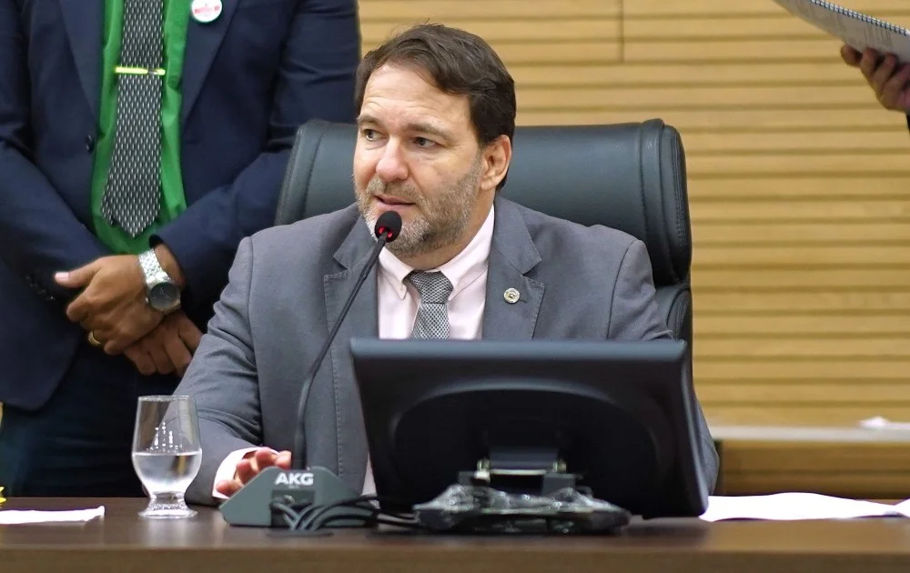 Deputado Alex Redano solicita reforma da Escola Estadual Carlos Drummond de Andrade em Candeias do Jamari Deputado Alex Redano solicita reforma da Escola Estadual Carlos Drummond de Andrade em Candeias do Jamari