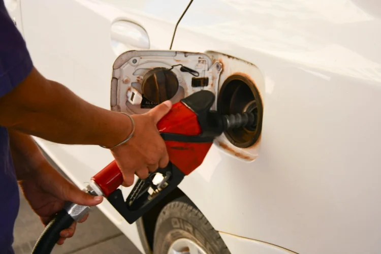 Preços de diesel, gasolina e etanol caíram em maio em São Paulo, aponta pesquisa