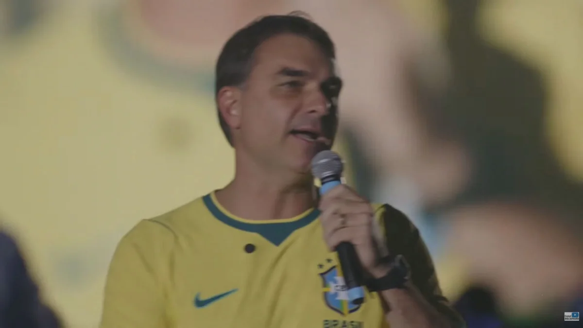 Flávio diz que é candidato a presidente porque 'missão foi dada' e usa slogan de Lula: 'a esperança vai vencer o medo esse ano'